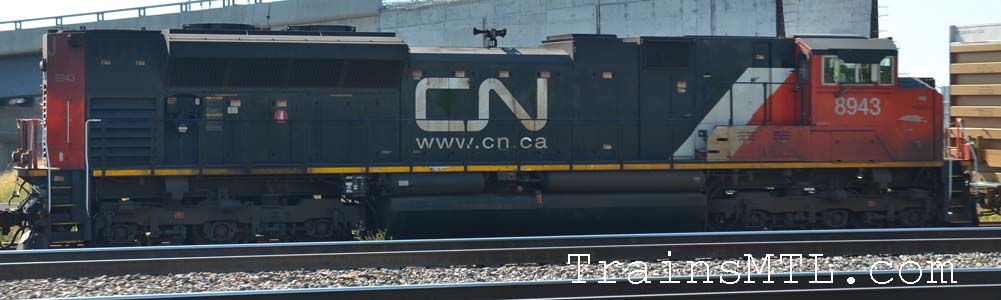 Locomotive CN8943 right side / coté droit